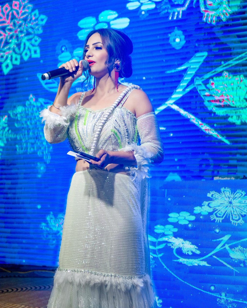 AnchorPiya's tweet photo. Wedding Reception Anchoring @theoberoi_gurgaon #anchorpiya #lovemywork #weddinganchor #socialgig #drapesaree @designer_studio_gajgamini https://t.co/zbfX5t5GFV