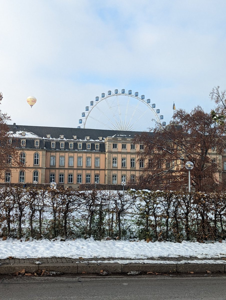denae1509's tweet photo. Stuttgart Schlossplatz https://t.co/iANxPOyudj