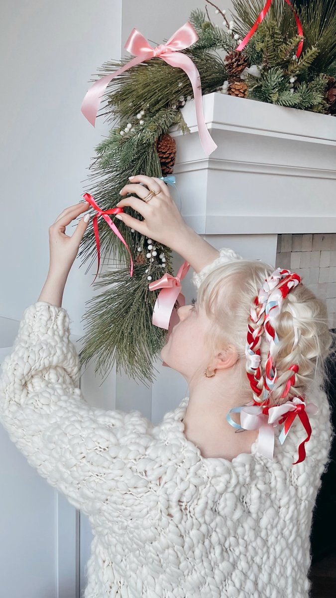 IntellNutrients's tweet photo. Getting into the holiday spirit with this peppermint-inspired updo. ❤️ https://t.co/ehh9ucR3RX