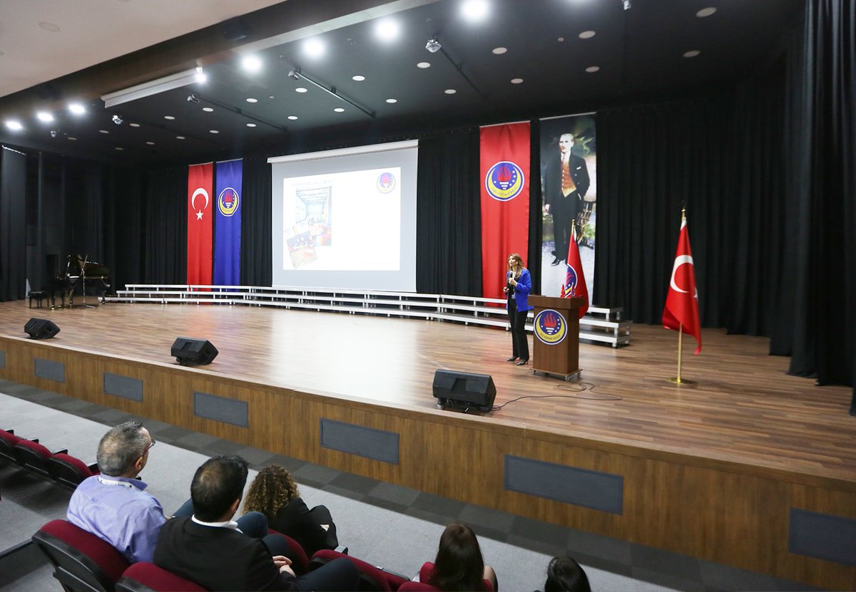 #TEDEdirneKoleji İlkokul 4. sınıf velilerimizi Ortaokul Eğitim Süreçleri Bilgilendirme Toplantısı için okulumuzda ağırladık. TED Edirne Koleji Ortaokulunun yabancı dil başta olmak üzere fark yaratan eğitim programları hakkında velilerimizi bilgilendirdik.