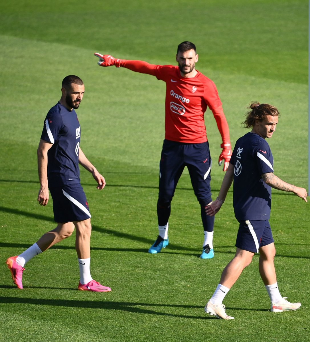 InfiniteMadrid's tweet photo. Giroud had no problem with Karim's return to the national team, it was Lloris and Griezmann who struggled to accept Benzema's return because of his leader status. @Romain_Molina ❗️🇫🇷 https://t.co/iNZfbCRYLf