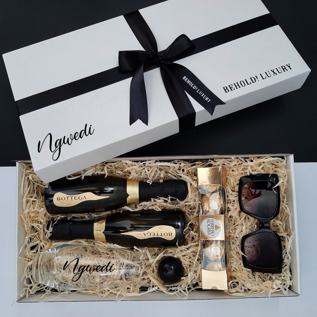 BeholdLuxe's tweet photo. Elevate your gifting game with our Luxe Gift Box.
Shop our range of gorgeous gift boxes on our website. For bulk orders contact orders@beholdluxury.co.za
#BeholdLuxe
#OurLoveLanguageIsGifts
#BuildABox
#CorporateGifts
#PersonalisedGifts
#GiftBoxes
Our Love Language Is Gifts https://t.co/ym5XPoYtJq