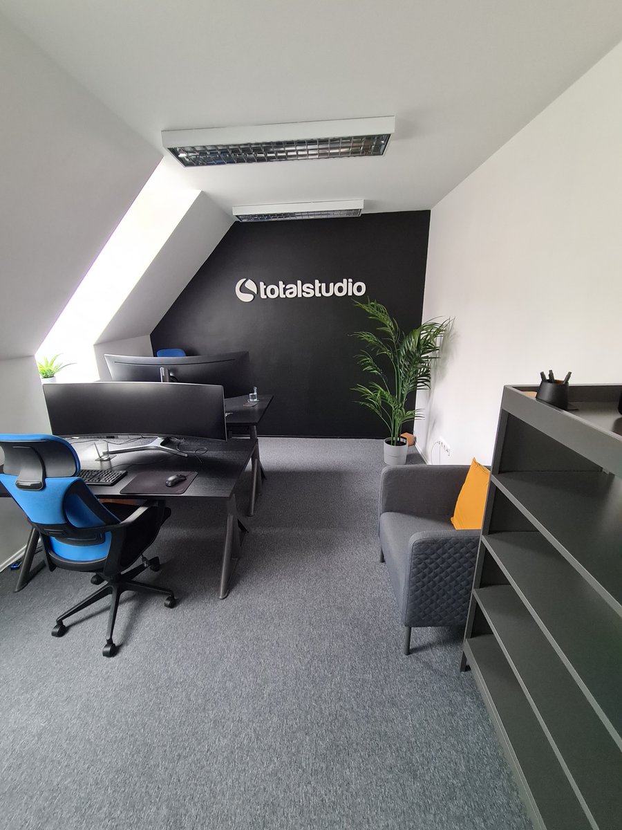 tamasviktor's tweet photo. Ja egyébként időközben sok minden történt... Pl új irodánk is lett, de erről a Twitter népe lemaradt! #totalstudio #office https://t.co/W0evjyWBJ4