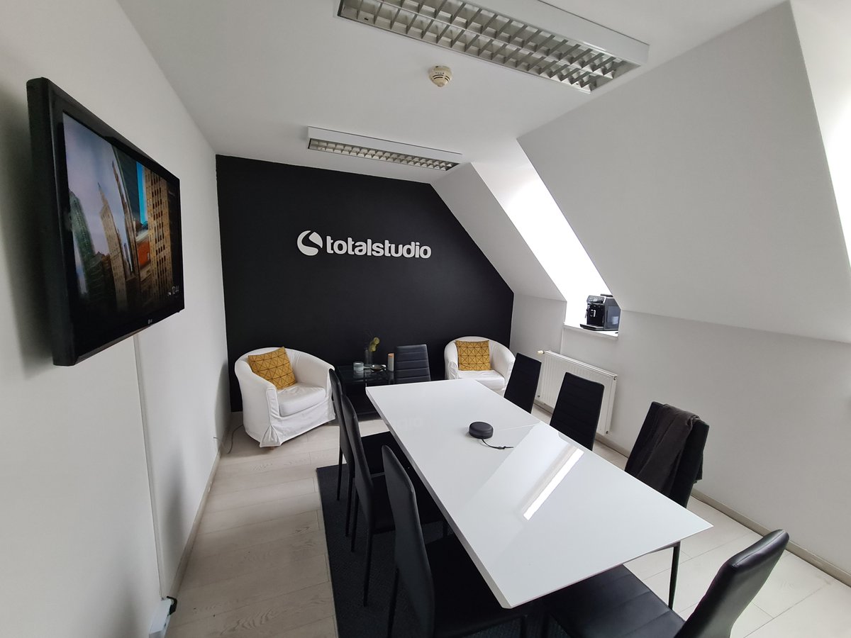 tamasviktor's tweet photo. Ja egyébként időközben sok minden történt... Pl új irodánk is lett, de erről a Twitter népe lemaradt! #totalstudio #office https://t.co/W0evjyWBJ4