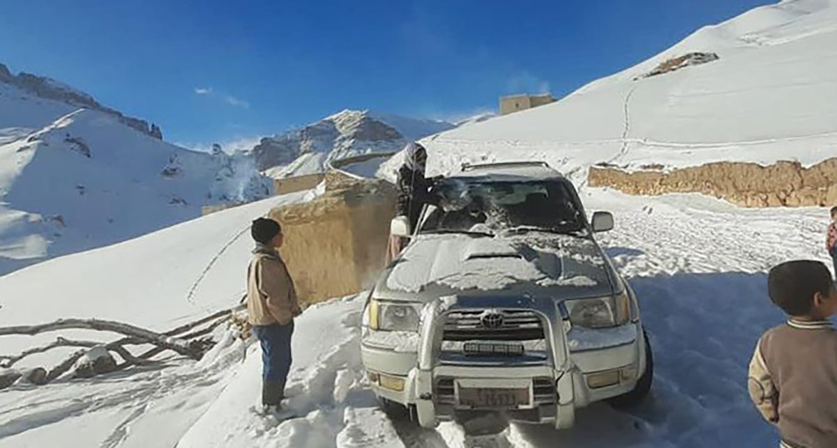 Snowfall in #Afghanistan's hard-to-reach areas increases challenges for communities to receive lifesaving services. @UNFPA mobile health teams brave the odds to deliver services to these areas. This year, over 1.2 million Afghans have so far received services from our MHTs.