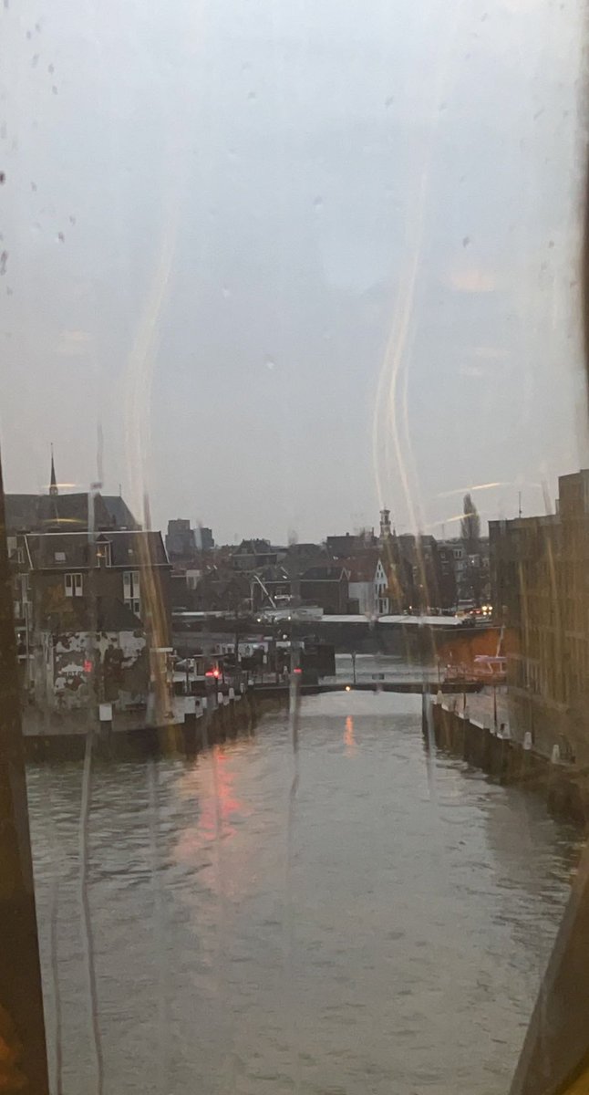 Na twee weken weer een dag fysiek naar school.
⁦⁦<a href="/NS_online/">NS online</a>⁩
Zie hier: Dordrecht van uit de trein want wij zijn #VastOpDeBrug