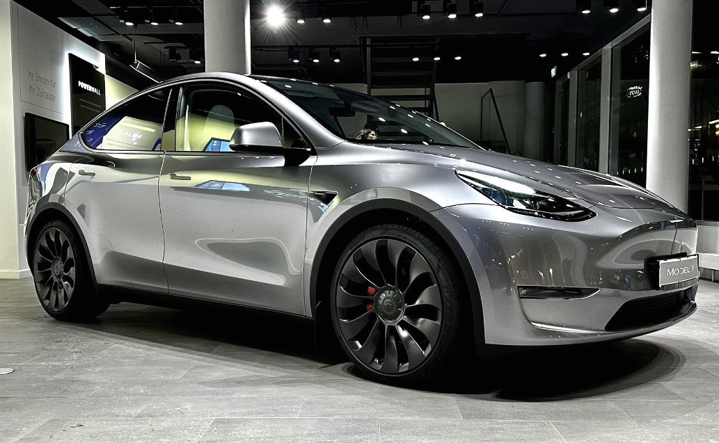 gailalfaratx's tweet photo. Tesla makes beautiful cars 💋
📸 @thirionremi https://t.co/cZ2IgOVTpJ