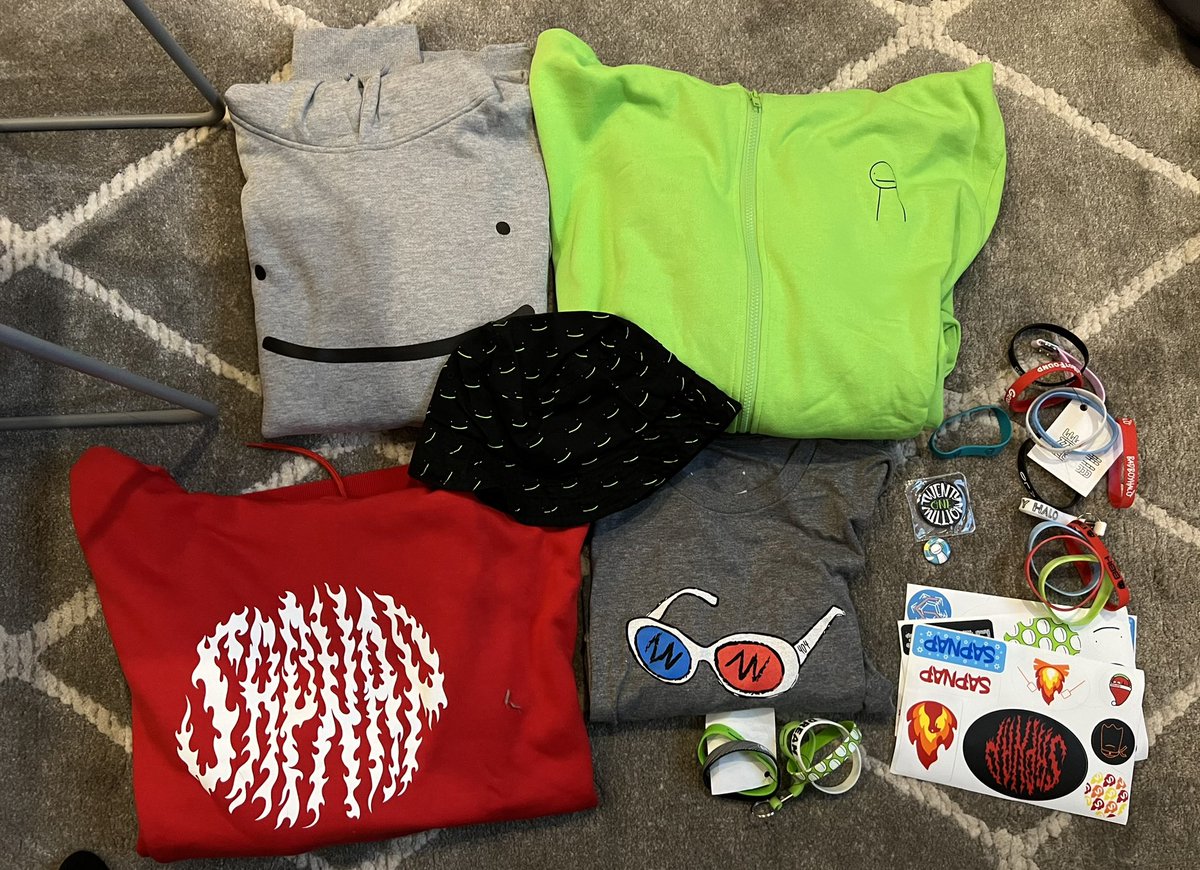 CNote82's tweet image. Our #dreamteammysterybag arrived today and @EmmieFast and I are super excited! High quality merch from @dreamwastaken @sapnapalt @sapnap @GeorgeNotFound @GeorgeNootFound #dream #dreamteam #sapnap #georgenotfound