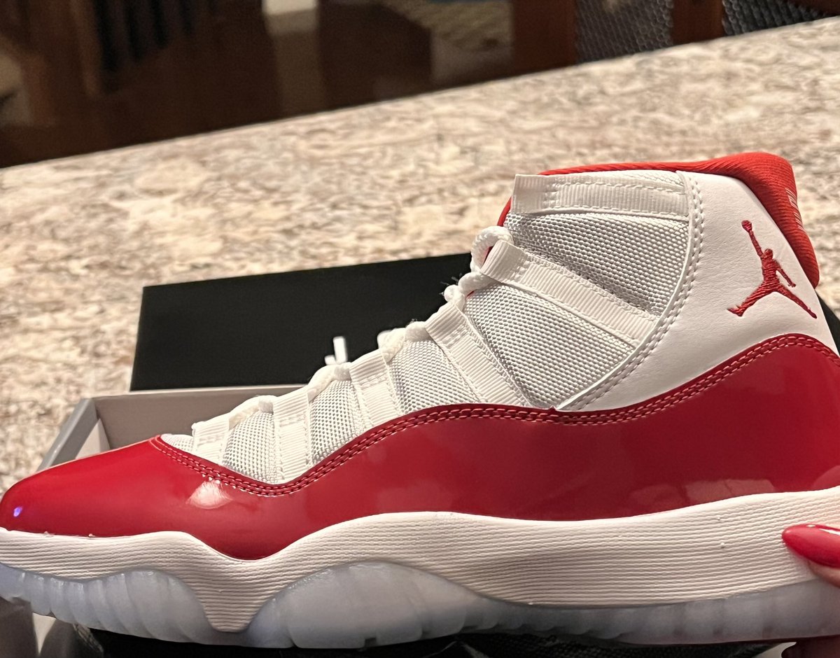 SmileyYYC's tweet photo. He is going to love these 😍 #Jordans #VarsityRed @Jumpman23 #Sneakers #Christmas #MerryChristmas https://t.co/o4He4WHGRu