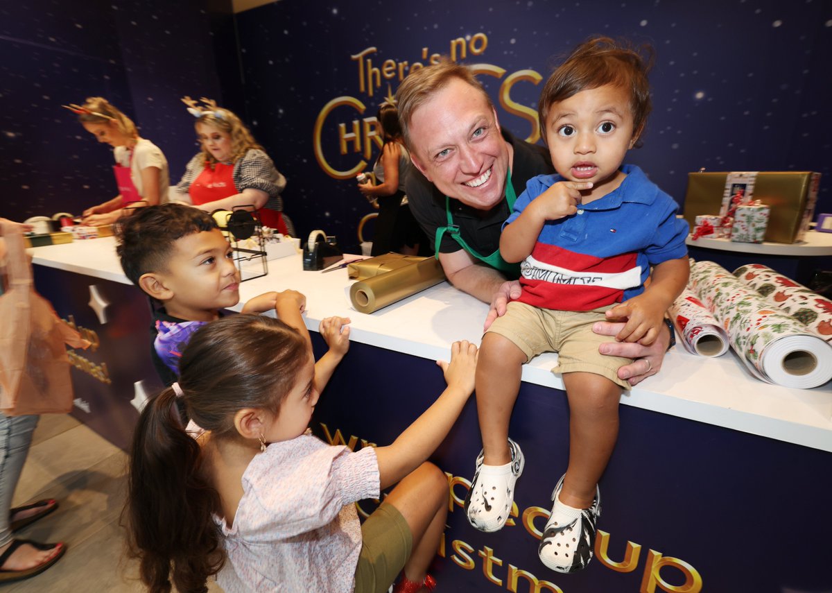 ActforKids's tweet photo. Thanks, Deputy Premier @StevenJMiles who impressed us all this morning with his expert gift wrapping at Westfield North Lakes this morning ๐
Our gift wrap volunteers are working right up until Christmas eve! ๐
#ActforKids #gfitwrapping #NorthLakes https://t.co/uCjeAOdCjZ