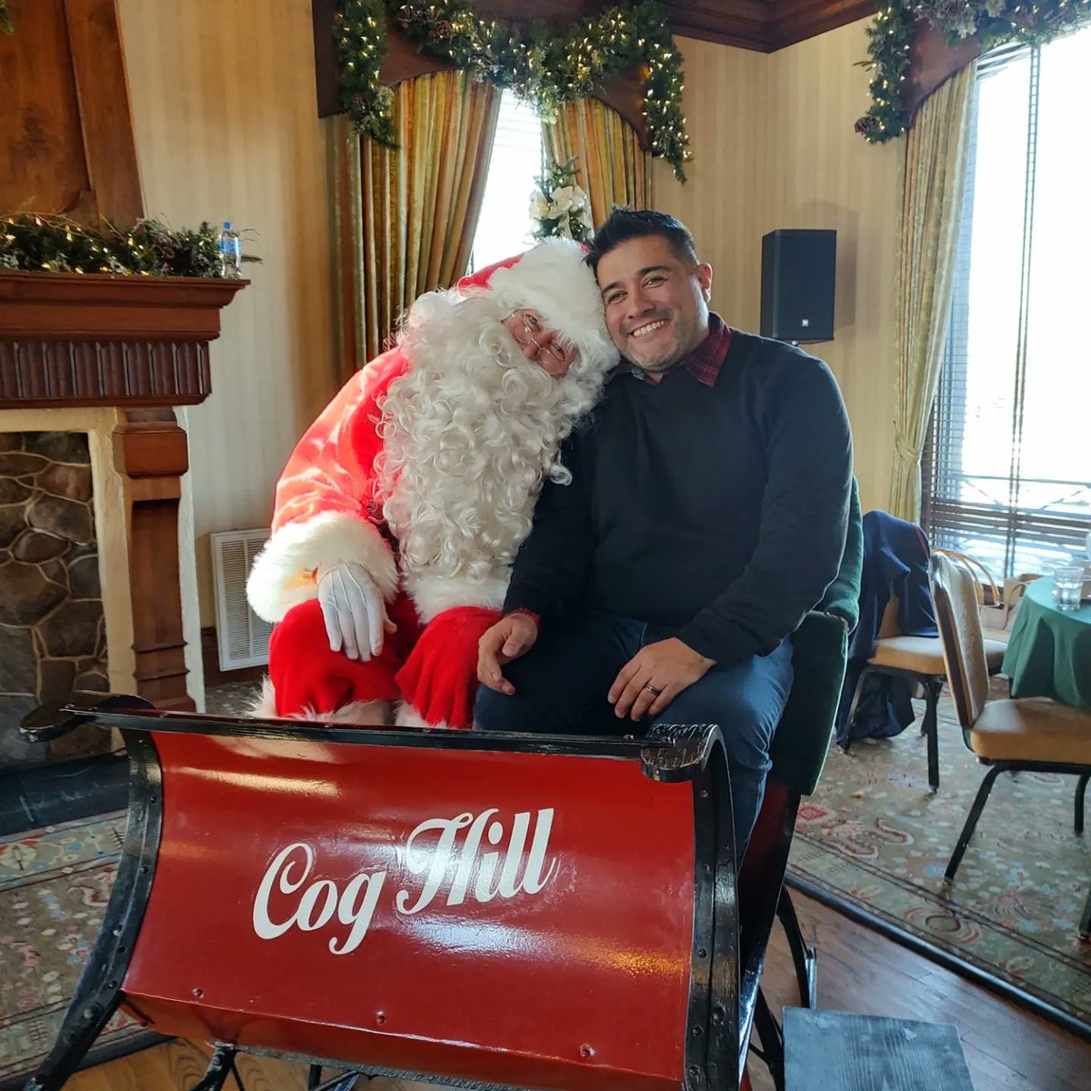 #christmastraditions Another year and another employee event for the fine people at Apple Chevrolet Great food and spectacular service at Cog Hill Golf Club #Santa loves it! 

#happinessproducer #crowdmover #eventdj #illinoisdj #bilingudj #michigandj #chicagosuburbs #djsets