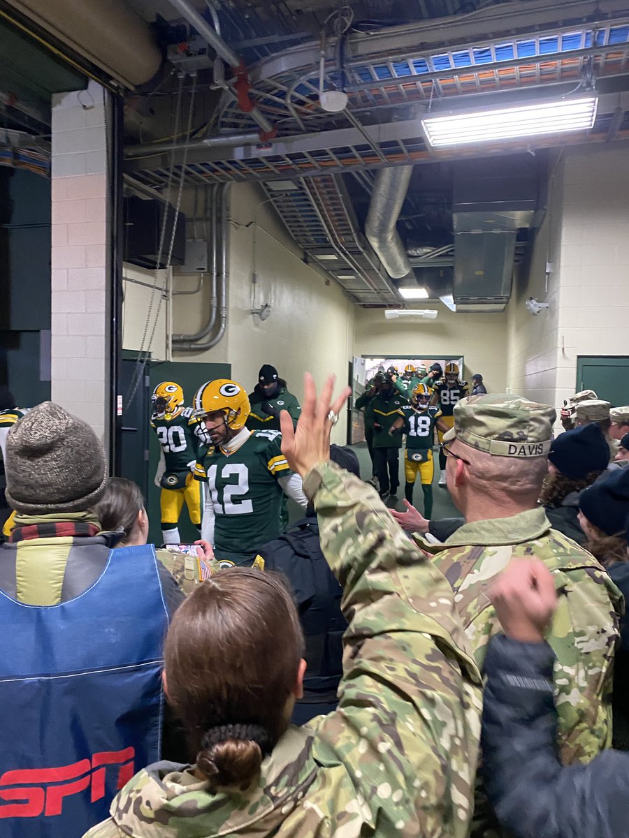 GoArmyWisconsin's tweet photo. MVP 🤝 CG @usarec @AaronRodgers12 #GoPackGo https://t.co/wP6MnhFeTE
