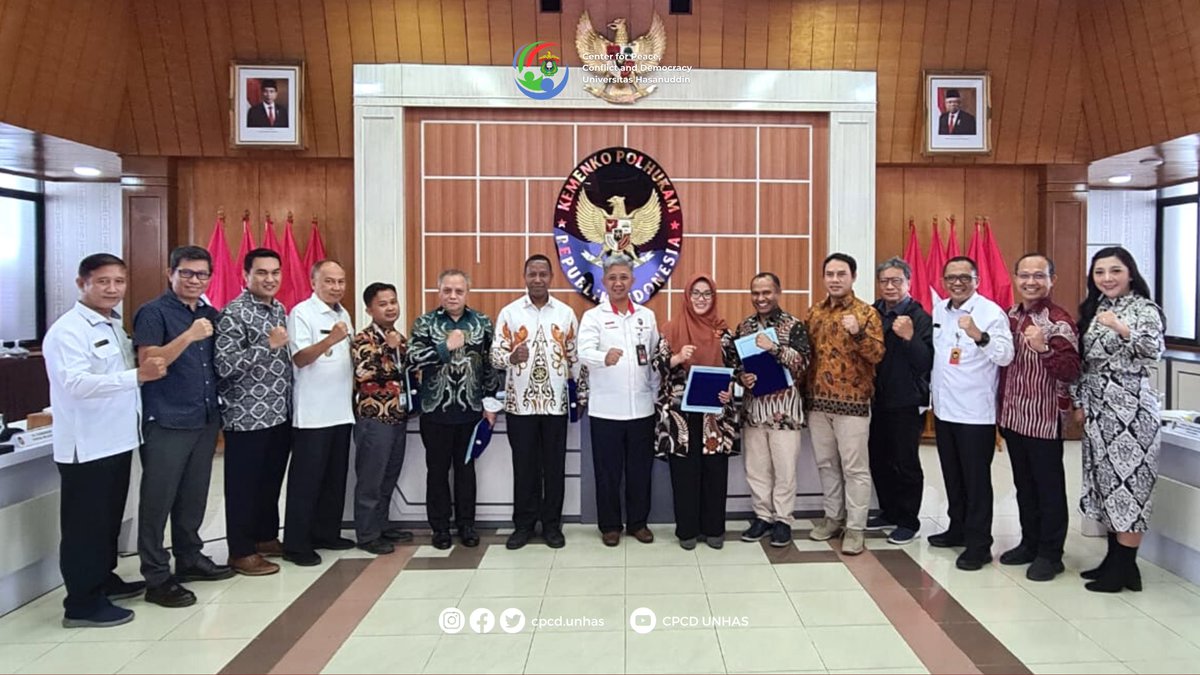 CpcdUnhas's tweet photo. Kepala Pusat Perdamaian, Konflik, dan Demokrasi (CPCD) Universitas Hasanuddin, Prof Dwia Aries Tina Pulubuhu, menjadi salah satu narasumber utama dalam FGD Perdamaian Papua  oleh @PolhukamRI (6-7/12/2022).

#CPCDUNHAS https://t.co/kBjrvuYMFC