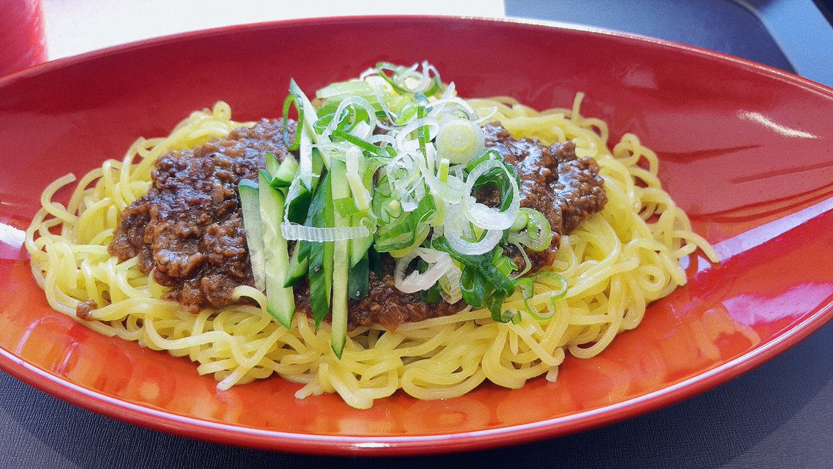 学食で「ジャージャー麺」が出るってなかなかないと思うんだけど！
売り切れてなくてよかった🤤

 #ガク食  #ランチ  #お昼ごはん  #沖国