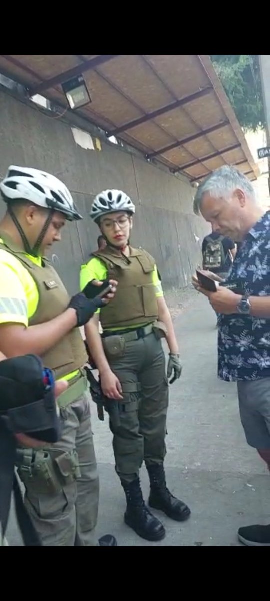 UcKarito's tweet photo. @Carabdechile de la comisaría 21 calle Jaime Guzmán
Su colaboradores me trataron de ignorante después de un choque recibido,xq indique que no llevába su ppu visiblemente,el tipo nos choco,le tomaron declaración y con mi pequeño en estado débil50 minutos para nada
@gabrielboric https://t.co/sfg4sHl99G