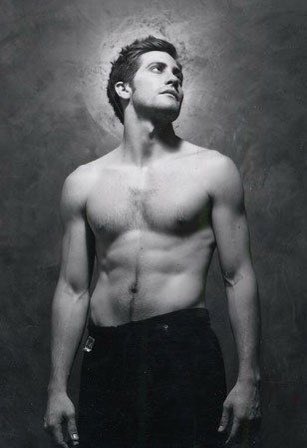 Happy 42nd birthday to the incredible Jake Gyllenhaal!!       