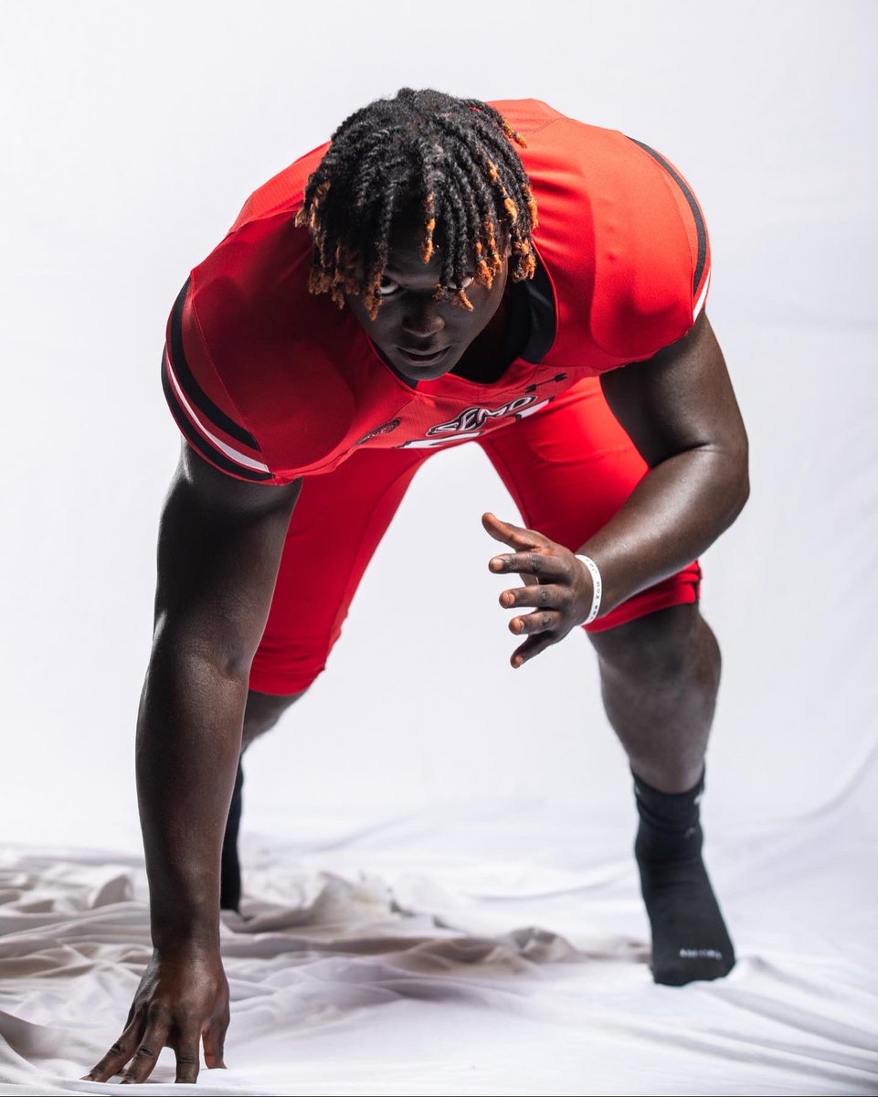 I’ll be an official RedHawk <a href="/SEMORedhawks/">SEMO Redhawks</a> ❤️🖤Wednesday.      @ 3  o’clock so excited to see what God has for me and my future <a href="/SEMOfootball/">SEMO Football</a> <a href="/Orphanfootball/">Orphan Football</a>
