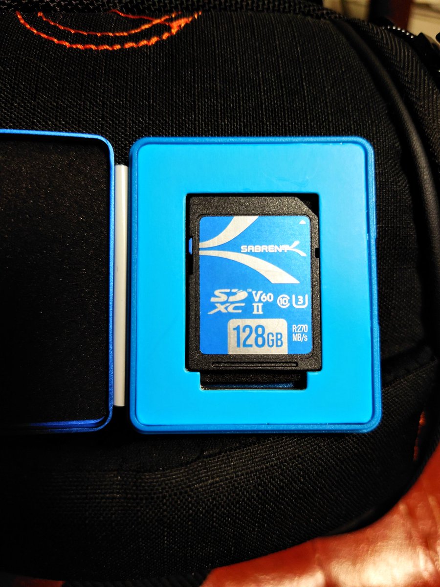 shingo5desu's tweet image. Amazonで、SABRENT SDカード 128GB、UHS-IIメモリーカードで最大270MB/秒の高速転送、価格が5899円で性能のわりに安かったので、買って見ました!
今までかったSDメモリーカードで立派なケースに入ったのは、初めてです！
#SABRENT
#SDカード
#UHSII
