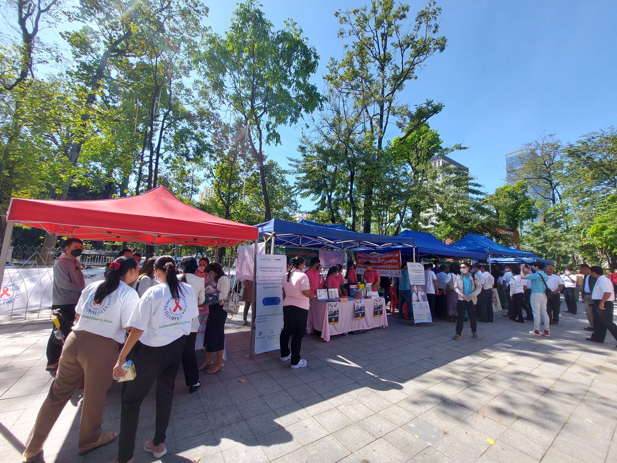 ongpinp's tweet photo. It was an honour to speak at Phnom Penh's World AIDS Day commemoration. Communities fully represented & showcased HIV prevention services, incl HIV testing. Great leadership from #municipal level; location specific approaches are key to closing the gap to #EndAIDS
#WAD2022 #FTCI https://t.co/hyId7WVBDd