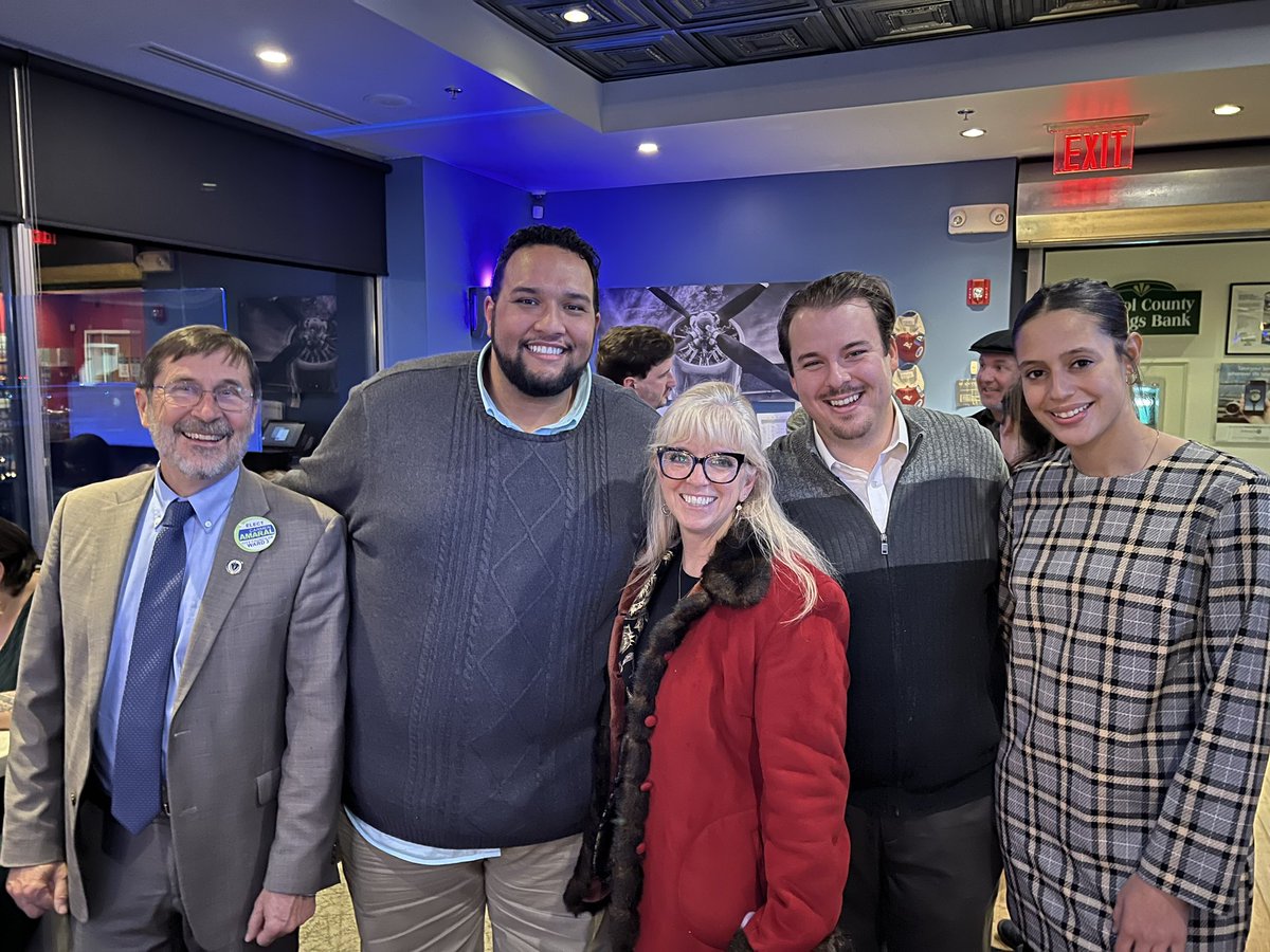 shaneburgo's tweet photo. I always look forward to the annual @GsmLabor Holiday Party. 

This was a big year for the labor movement and it’s great to join with friends and colleagues to celebrate the success of unions. #UnionStrong https://t.co/Pw3T3R7RsK