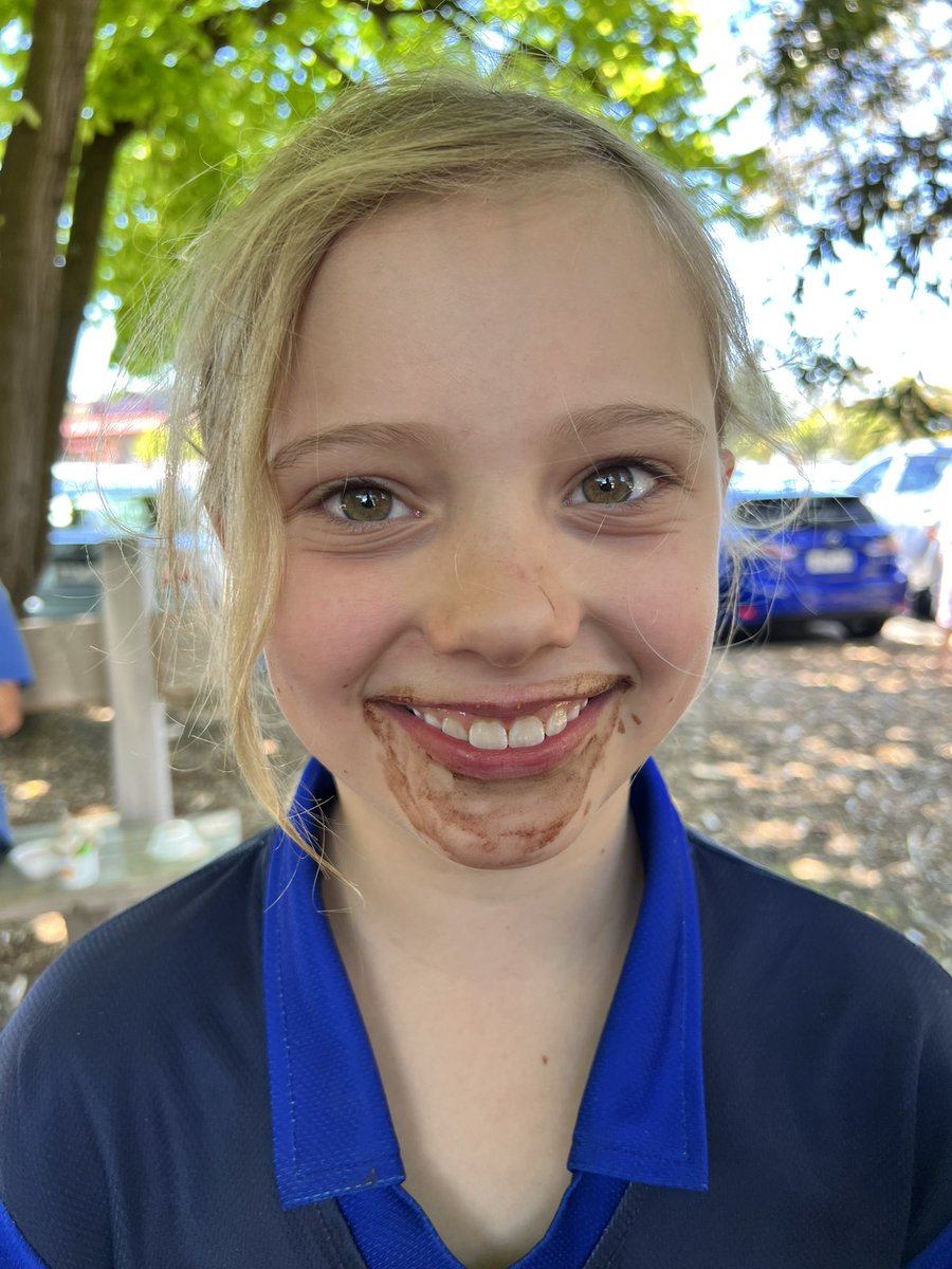 charlesdavis75's tweet photo. Chloe consumes and wears her ice cream #Dadprobs https://t.co/29cIlJwJwc