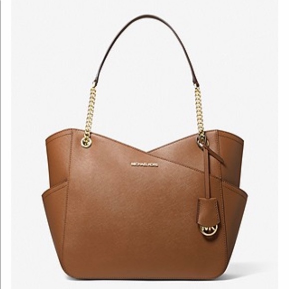 secondcycle's tweet image. So good I had to share! Check out all the items I'm loving on @Poshmarkapp from @AlikiT14 #poshmark #fashion #style #shopmycloset #michaelkors #ivivva #robertgraham: posh.mk/lOa8kjg5Tvb