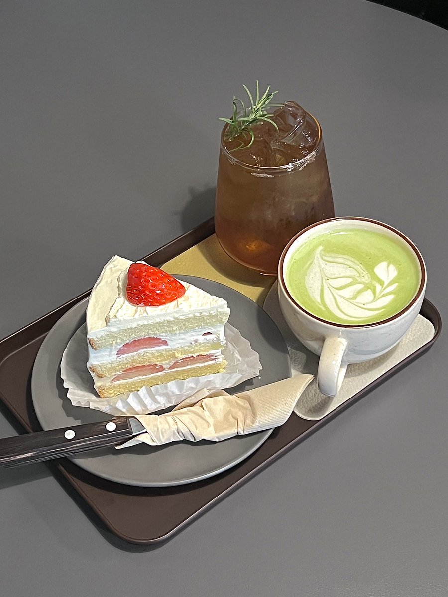 fldzh2022's tweet photo. 私が愛してやまない、わんちゃんのいるカフェを再びご紹介します🐩🤍ポイントカードが3枚たまりました！(笑)

📍フェギ駅近くの도망(���マン)
勉強もおしゃべりもできるカフェです！
社長さんも優しく、ドリンクもケーキも美味しい、そしてまんちゃ🐶が最高にかわいいカフェです🍰✨ https://t.co/NpKRKfh8mh