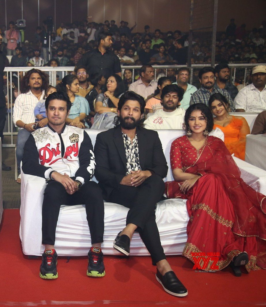 lingaswamyaa's tweet photo. @actor_Nikhil @anupamahere @alluarjun 👑 @actor_Nikhil 😍 @anupamahere 😍
#18PagesPreReleaseEvent
#AAFor18Pages #18Pages https://t.co/iIz40EmSn2