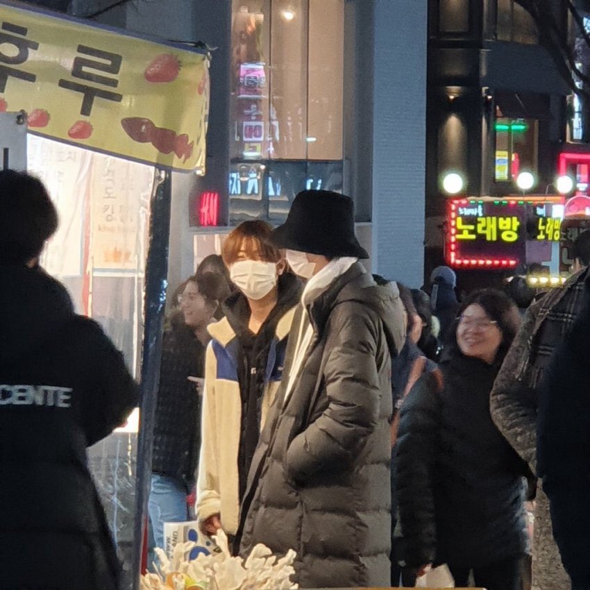 offth01's tweet photo. 함롬 홍대데이트 이날임 https://t.co/QMpW6pTDJj