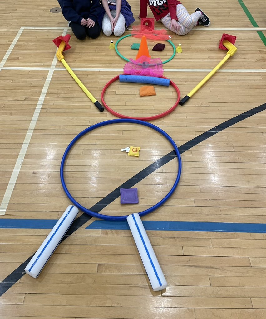 _glendagray's tweet photo. Students had fun building “PE equipment snowmen” today #physed #elemPE https://t.co/Kzt7ziE7VA