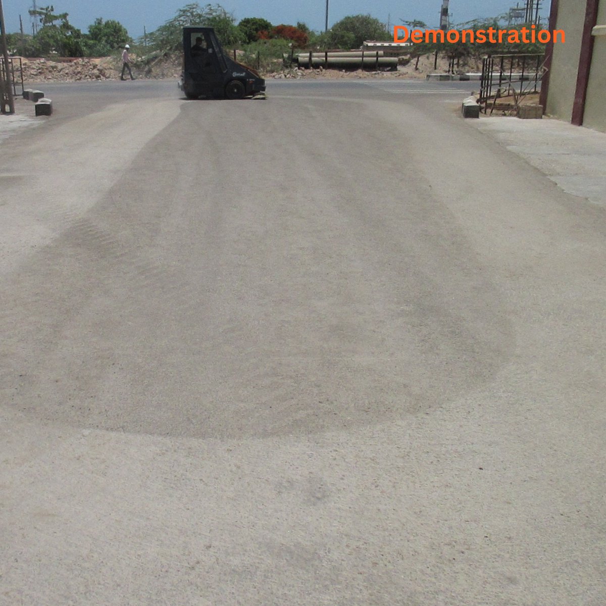 cleanlandindia's tweet photo. Here are some glimpses of the #Cleanland sweeper #demonstration.

#roadsweeper #roadsweepingmachine #makeinindia #cleaningservices #cementindustry #chemicalindustry #pharmaceutical #facilitiesmanagement #roads #sweepingmachine 
#industrialcleaning #MakingWorldMoreHygienic https://t.co/omIcNPh8Kt