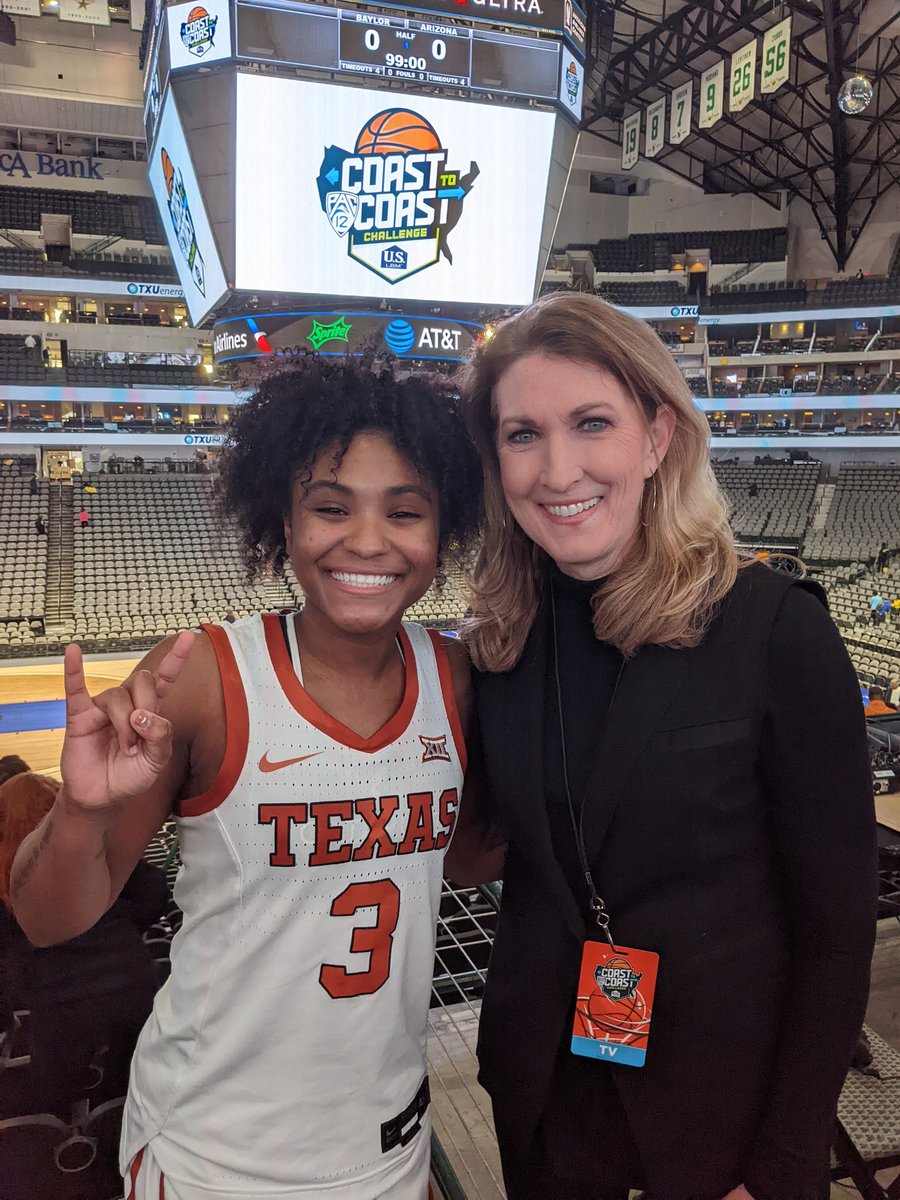 debbieantonelli's tweet photo. Great to visit post game w/ @TexasWBB @roriiiharmonnn after their win vs USC in Dallas
Hard working kid with a lot of hoop responsibilities for her team!
She answers #3Wsofpointguards who to get ball to, when, where https://t.co/OwCHYzObju