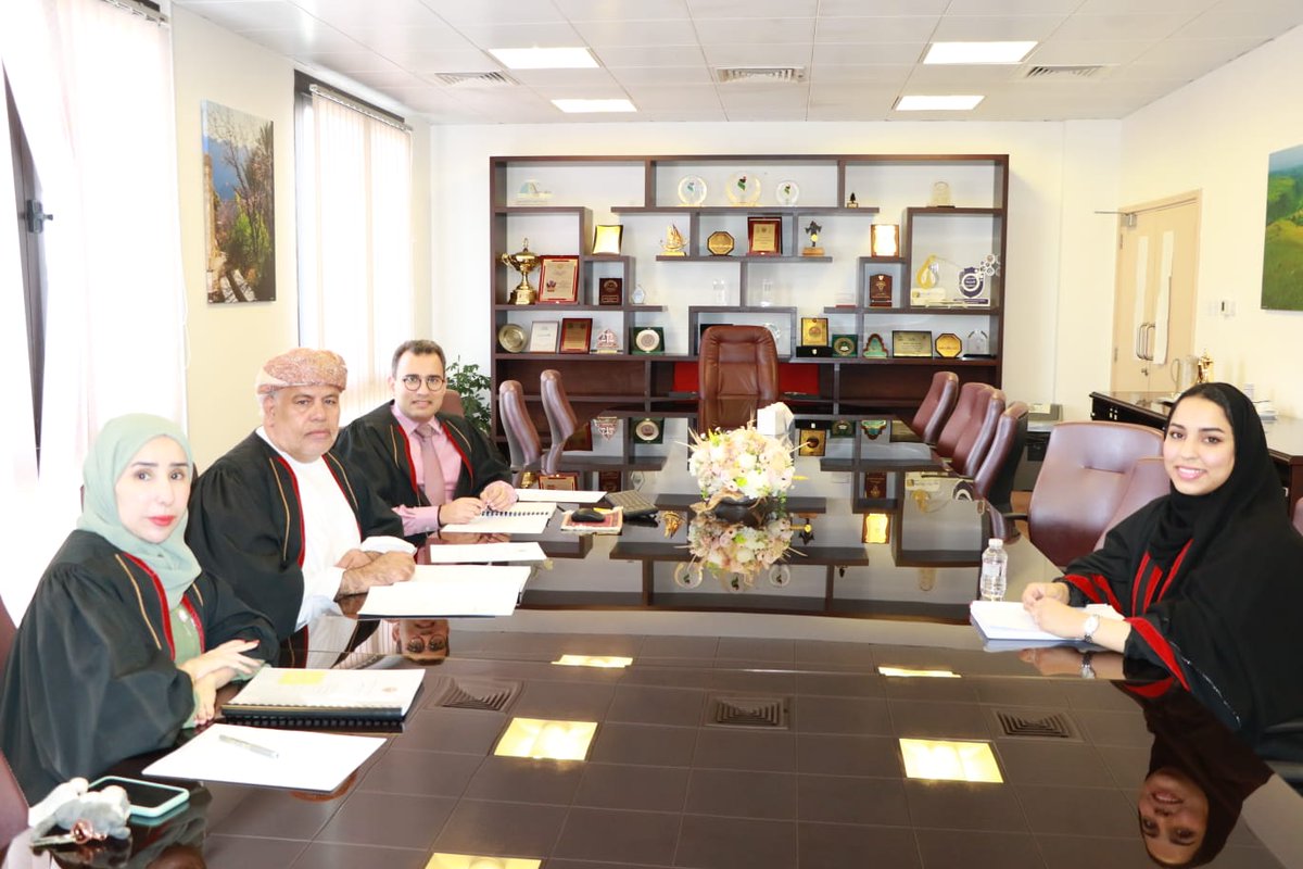 clawsqu's tweet photo. مناقشة رسالة الماجستير للطالبة / تهاني بنت راشد بن مطر الجهورية 
بعنوان"امتداد بند التحكيم في مجموعة الشركات التجارية"
لجنة المناقشة: 
رئيس اللجنة د. مسعود بن حميد المعمري
الممتحن الخارجي: أ. د.عبدالله مسفر الحيان 
الممتحن الداخلي: د. أمل بنت سالم المحرزية
المشرف :د. مفيد الخوري https://t.co/T90HghaIxm