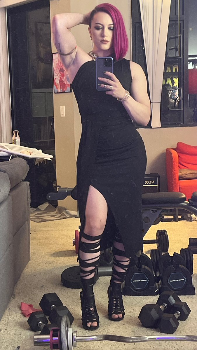 ClaireMax's tweet photo. For your consideration: this dress https://t.co/ixUC1fYxn8