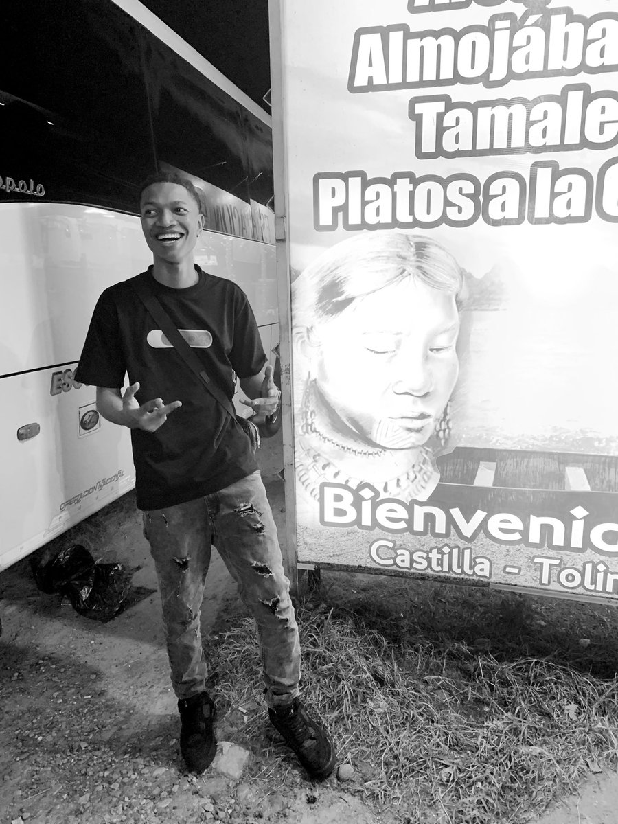 lelnius's tweet photo. Conociendo Colombia apunta de música. 💫 https://t.co/xtNUMlK8ZI