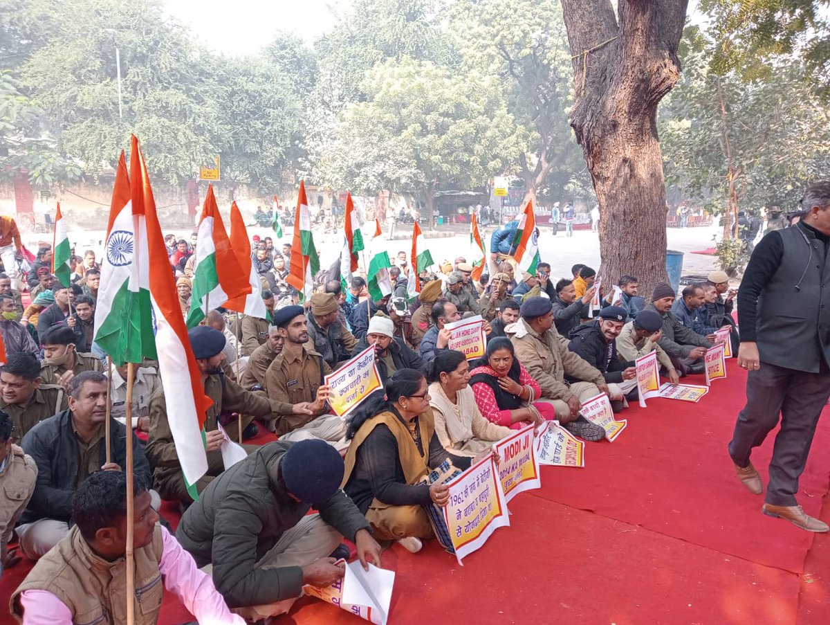 Ihgorganization's tweet photo. ऑल इंडिया नेशनल होमगार्ड के आंदोलन से जुड़ी अपडेट,

ऑल इंडिया नेशनल होमगार्ड का धरना-प्रदर्शन आज,
देशभर के होमगार्ड्स दिल्ली में जंतर-मंतर पर दें रहे धरना,
होमगार्ड्स एक्ट में संशोधन व नियमितीकरण की मांग 
@narendramodi @RahulGandhi @PMOIndia @ashokgehlot51 @SachinPilot , https://t.co/Zpqa0INwyV