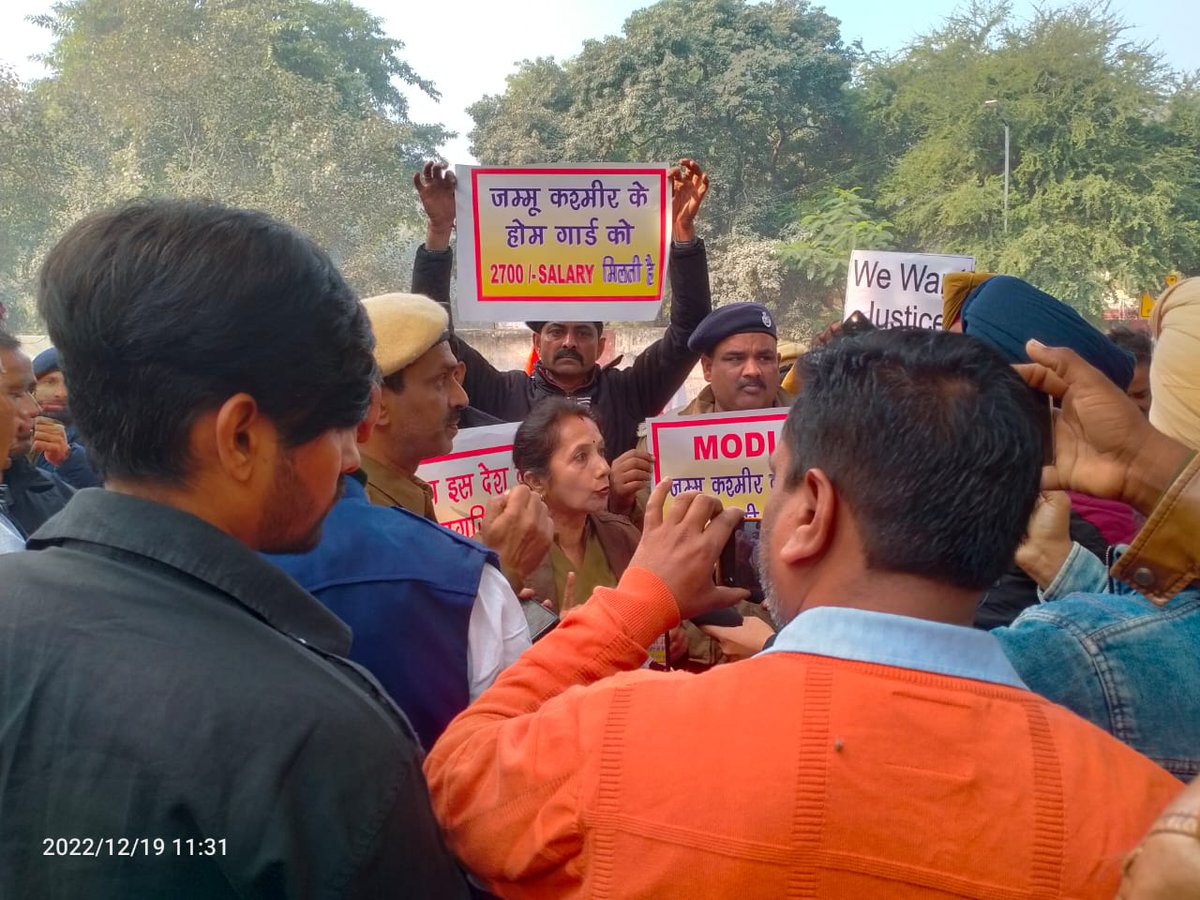 Ihgorganization's tweet photo. ऑल इंडिया नेशनल होमगार्ड के आंदोलन से जुड़ी अपडेट,

ऑल इंडिया नेशनल होमगार्ड का धरना-प्रदर्शन आज,
देशभर के होमगार्ड्स दिल्ली में जंतर-मंतर पर दें रहे धरना,
होमगार्ड्स एक्ट में संशोधन व नियमितीकरण की मांग 
@narendramodi @RahulGandhi @PMOIndia @ashokgehlot51 @SachinPilot , https://t.co/Zpqa0INwyV