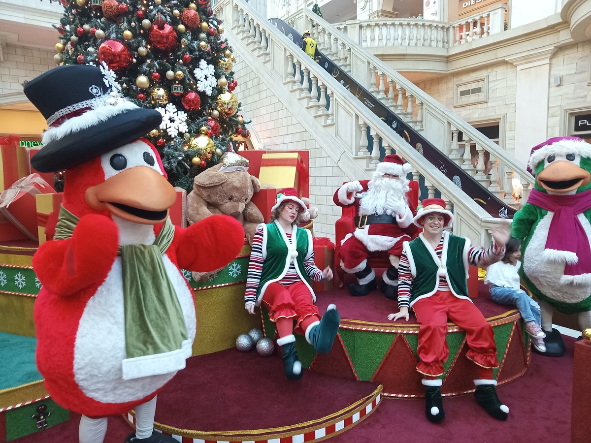 robd6723's tweet photo. Merry Christmas!

#merrychristmas #merrychristmas2022 #merryxmas #Santa #Dubai #DubaiSanta #Santa2022 #SantaClaus https://t.co/aNWsi4gNPU