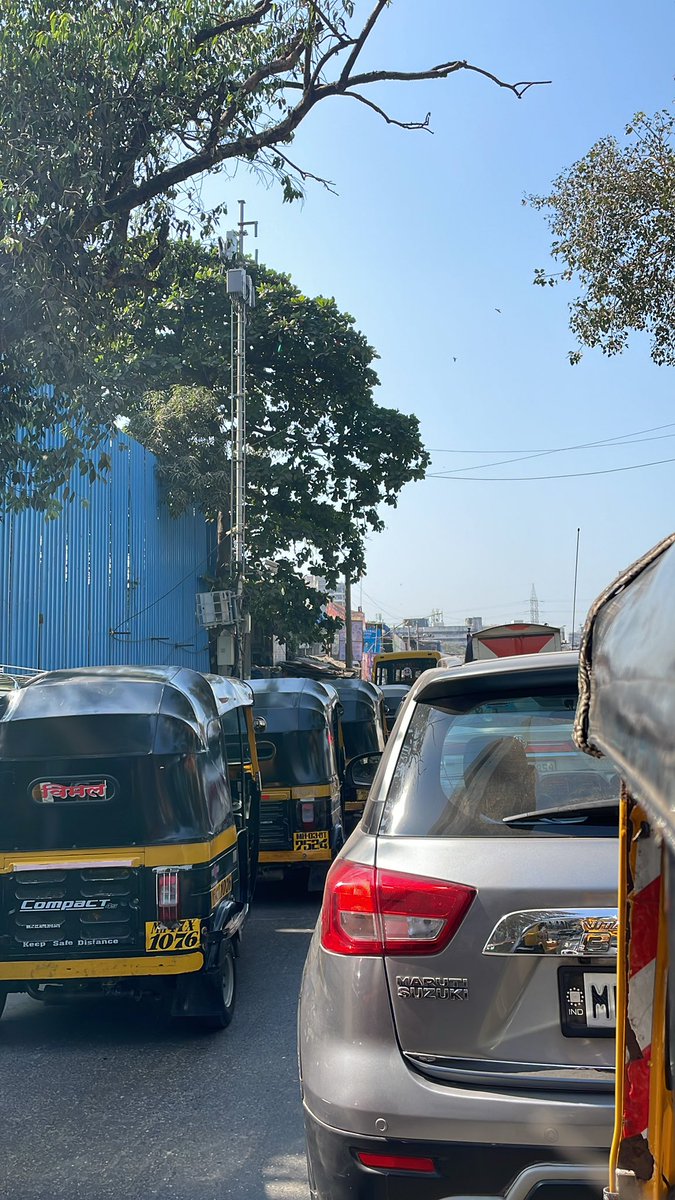 namastaykaminey's tweet photo. Past 25 mins we’re stuck at the exact same spot, what is this?? There’s an emergency, so we’ll wait for the damage to be done in this shit traffic in akurli road. 
Look after this. 
@mybmc @mybmcCoastalRd @AtulBhatkhalkar https://t.co/rIjV2lTHNV