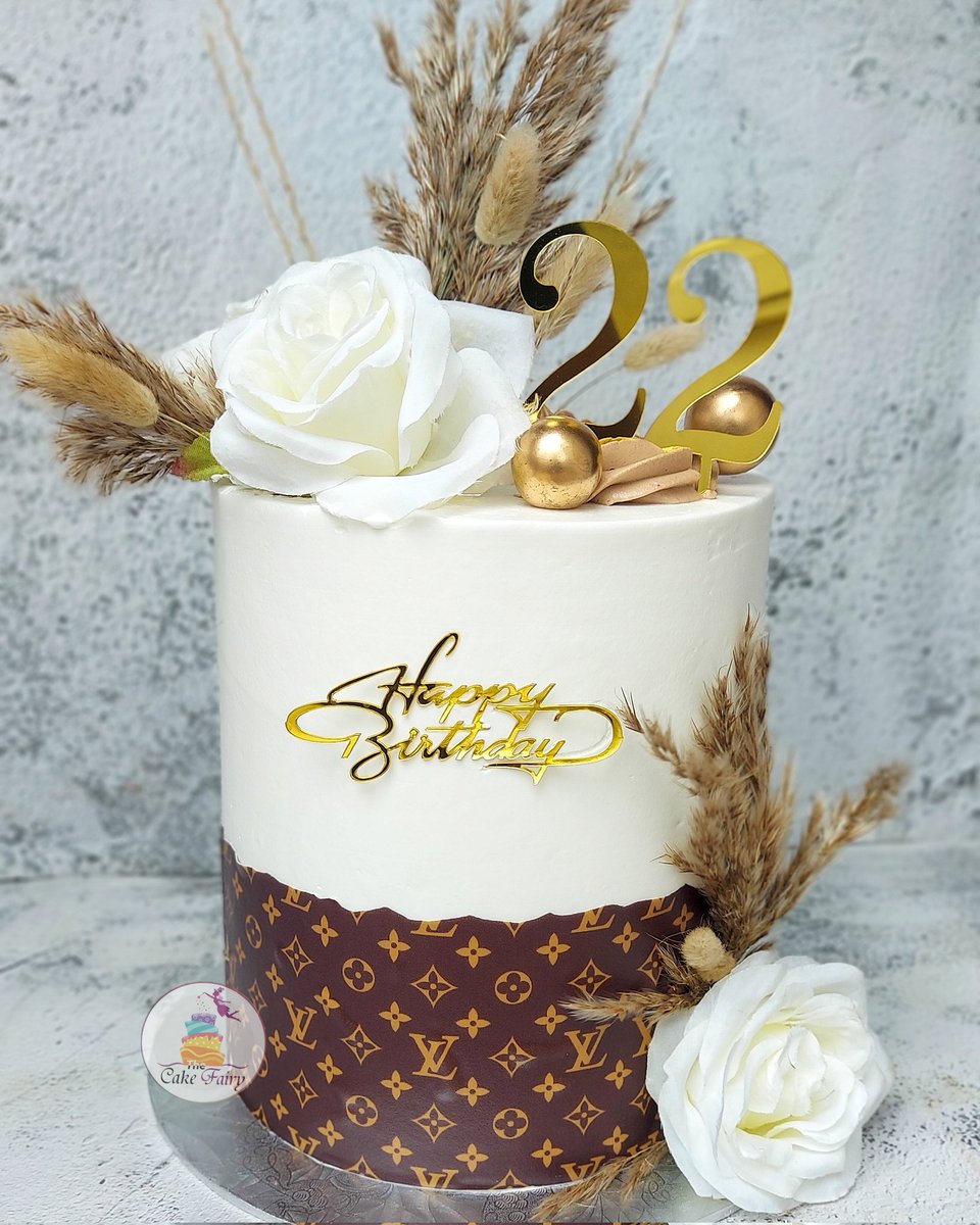 thecakefairymw's tweet photo. For Her 
#cake #LouisVuitton #cakedecorating 
0995 19 34 92 for orders 
Lilongwe https://t.co/jaRzbnk3M6