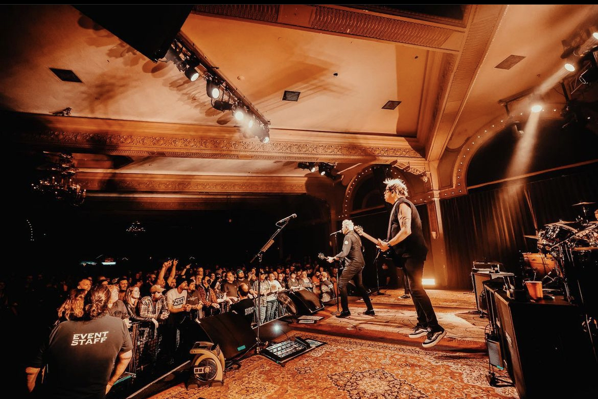 947fm's tweet photo. Last night with the @offspring to close out #Dec2Rem At @CrystalPortland
(📸 Alicia Hauff, https://t.co/ZMw41GXRPK) https://t.co/FbpQ1kAd5f