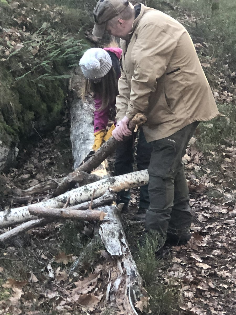 jespervarn's tweet photo. #Lucka20 i #FavoriterFrån2022 handlar om familj. Det har säkert framgått - men familj är väldigt viktigt för mig. Och inte bara de jag delar gener och namn med utan de som också står en närmast. 

Som barnens adoptivonkel och min ”brorsa från en annan morsa” - @Nissvik https://t.co/fbkPa7CIeq