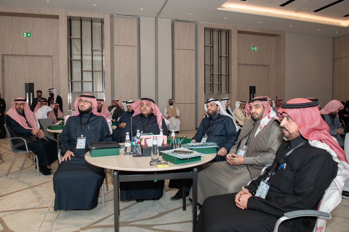 MOE_ARP's tweet photo. استضاف #تعليم_عسير بالتعاون مع الإدارة العامة للإيفاد والابتعاث، البرنامج الوزاري"واعي"؛ لتنمية مهارات الوعي لدى المعلمين لوقاية الطلاب من أضرار المخدرات وبناء بيئة مدرسية آمنة،وذلك بمشاركة الإدارة العامة للشؤون الوقائية بمكافحة المخدرات وجمعية"عون"بالمنطقة، وبحضور60مشرفا ومشرفة. https://t.co/lvputO2ar7