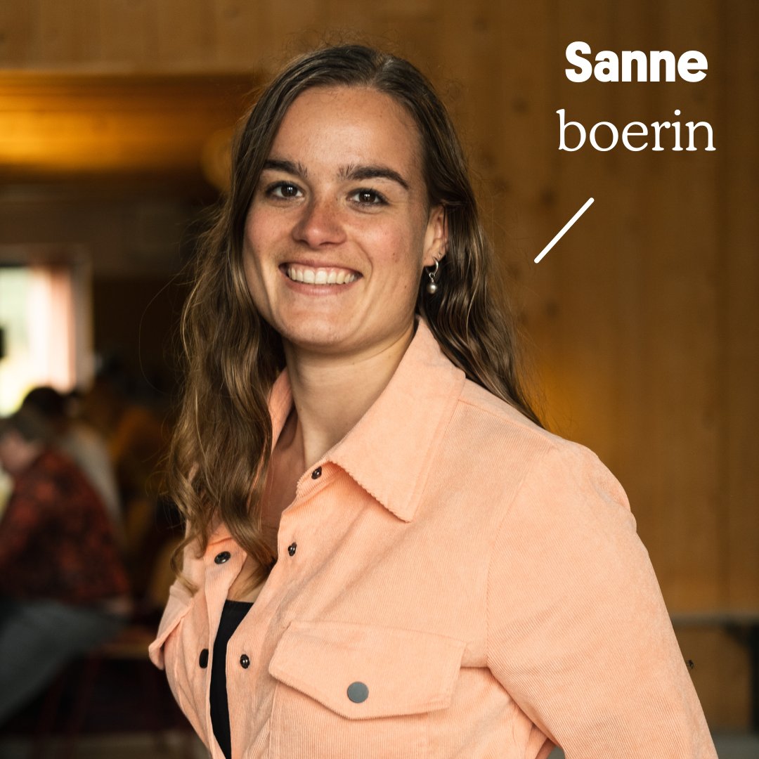 Wie is Sanne en waarom doet zij mee aan de Boerenversneller?⁠
⁠Ontspannen mensen en kippen op een lokaal georiënteerd erf. ‘Van losse ideeën naar een plan’⁠

👉️ Meer weten over Sanne of met haar in contact komen? Klik op de link in bio.⁠