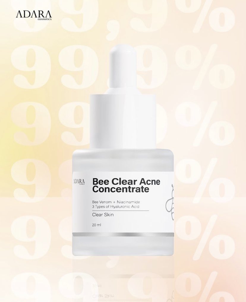 Adara_ID's tweet photo. Bukan sekedar racun skincare!
Bee Clear Acne Concentrate beneran dari racun lebah yang 99.99% terbukti ampuh membunuh bakteri penyebab jerawat 🐝
Pastinya aman untuk kulit sensitif!
Buruan cobain yuk 😉
#letsbeeclear #adara
#adaraindonesia #acne https://t.co/MZ4KyCvo1x