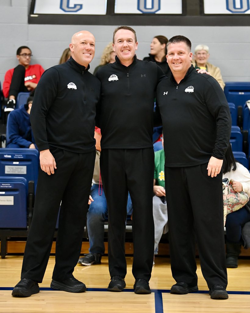 CBOA officials <a href="/SammmyB23/">Sam Barnes</a>, Jason Hannam, &amp; <a href="/CoachAckman/">Chris Ackman</a> officiated <a href="/RockBridgeGBK/">Rock Bridge GBK</a> vs <a href="/QNDgirlsbball/">QND Lady Raider Basketball</a> at the <a href="/sophiecclassic/">Sophie Cunningham Classic</a> at Columbia College. <a href="/MSHSAAOrg/">MSHSAA</a> 

📸: <a href="/close2par/">Steve Long</a>