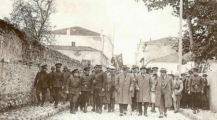 20 Aralık 1930... Mustafa Kemal Paşa'nın gerçekleştirdiği Trakya ziyaretinin yıldönümü.
Karede Gazi Paşa Kırklareli'yi geziyor...