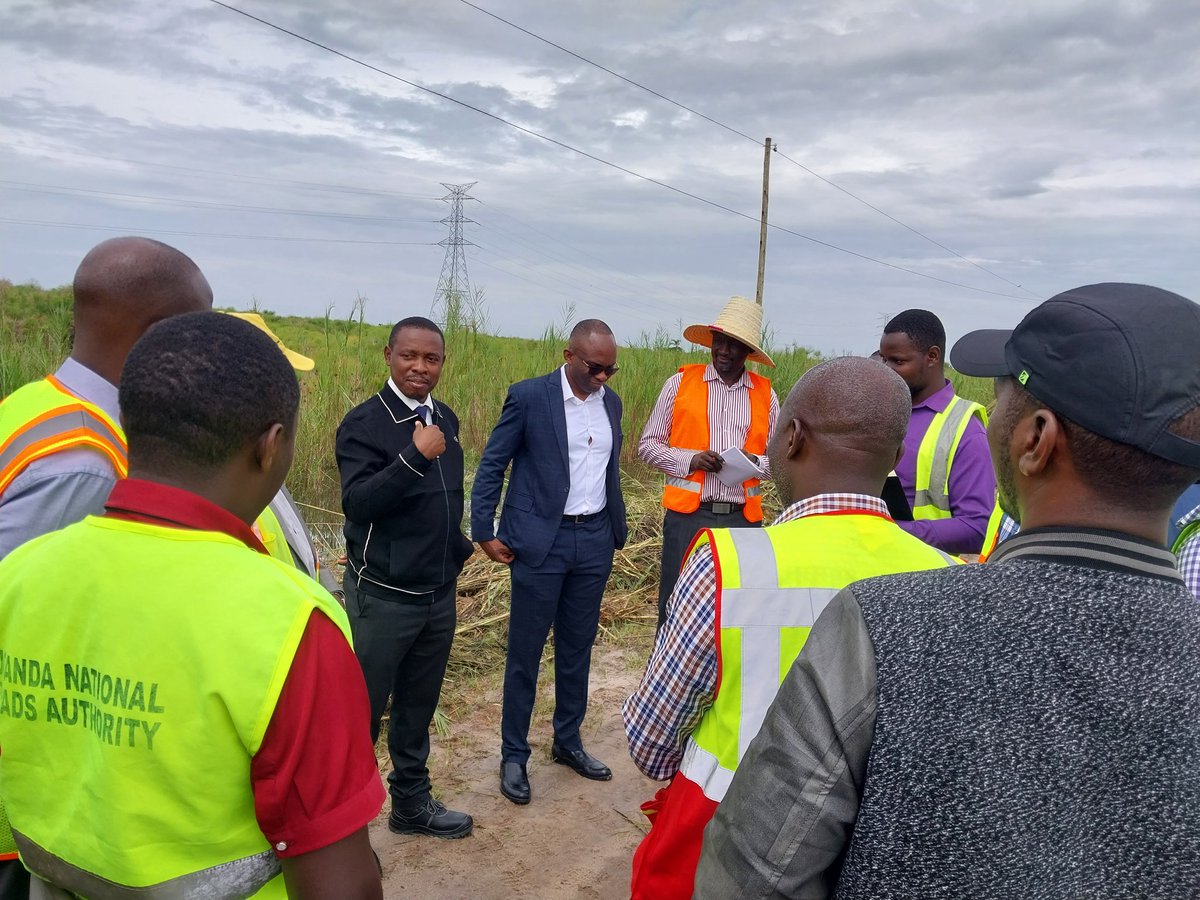 Yesterday a team from #UIPE &amp; <a href="/ERBUganda/">Engineers Registration Board - Uganda</a> led by UIPE President <a href="/EngAMuhwezi/">Eng.Andrew Muhwezi</a> visited <a href="/UNRA_UG/">UNRA_UGANDA</a> team in Lwera. The purpose was to understand the situation from a technical perspective &amp; discuss how this recurring issue can be  permanently resolved.