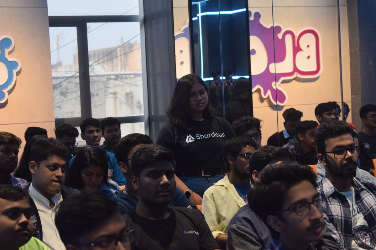 ShardeumIND's tweet photo. @SandipanKundu42 (DevRel Engineer, @Shardeum) not only gave a helpful talk on how to begin a tech career in Web3 but also provided attendees with various resources to aid in learning Web3 development. #LetsBuildWeb3 https://t.co/6XnGBpcXdr
