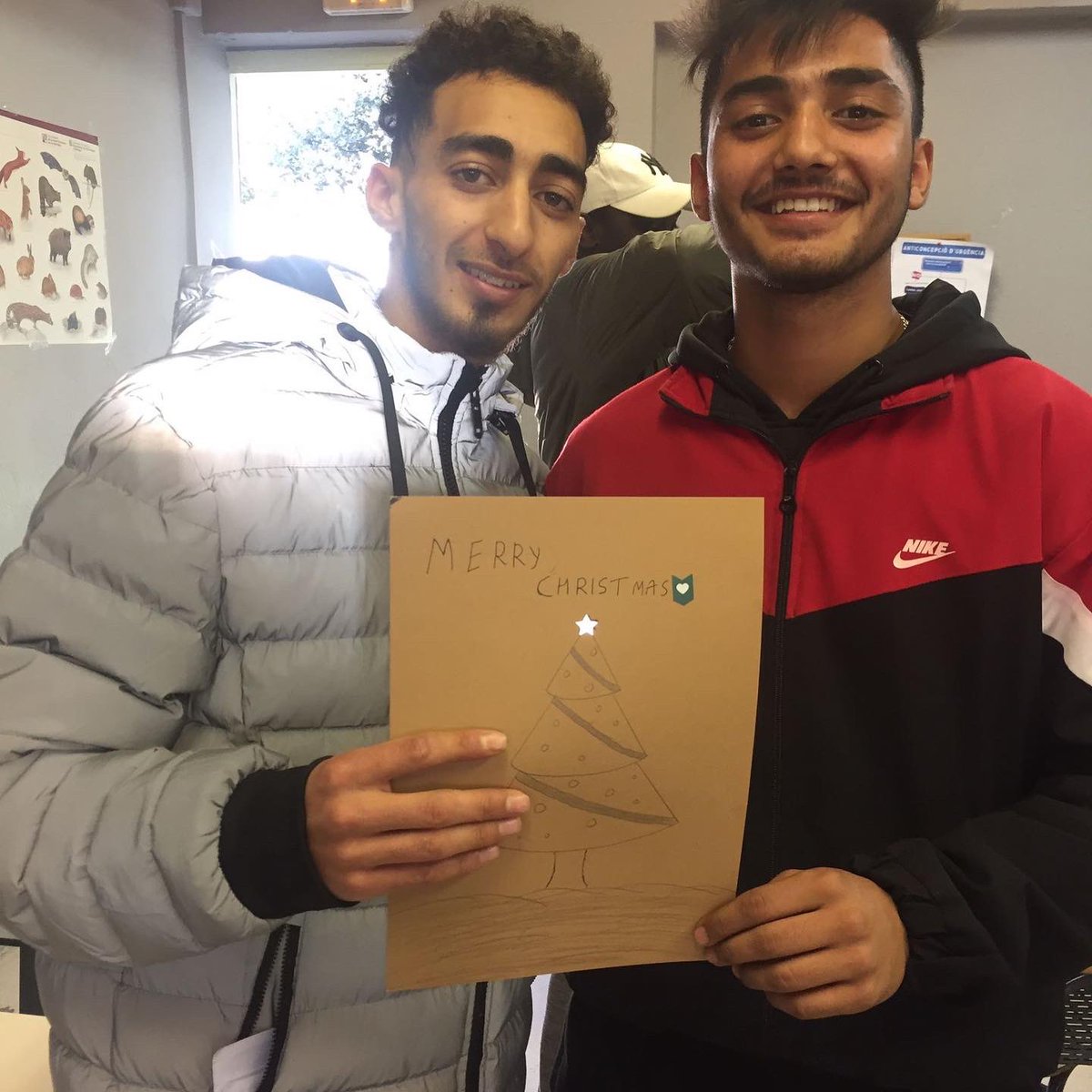 EpiaOlot's tweet image. CAGUEM EL TIÓ! Alumnat i professorat del PFI hem cagat el tió. Alguns per primera vegada a la vida! Quina emoció!!! 
I després .....l'amic invisible!! Els millors desitjos per tothom!! 
#PFIOLOT #FPOLOT